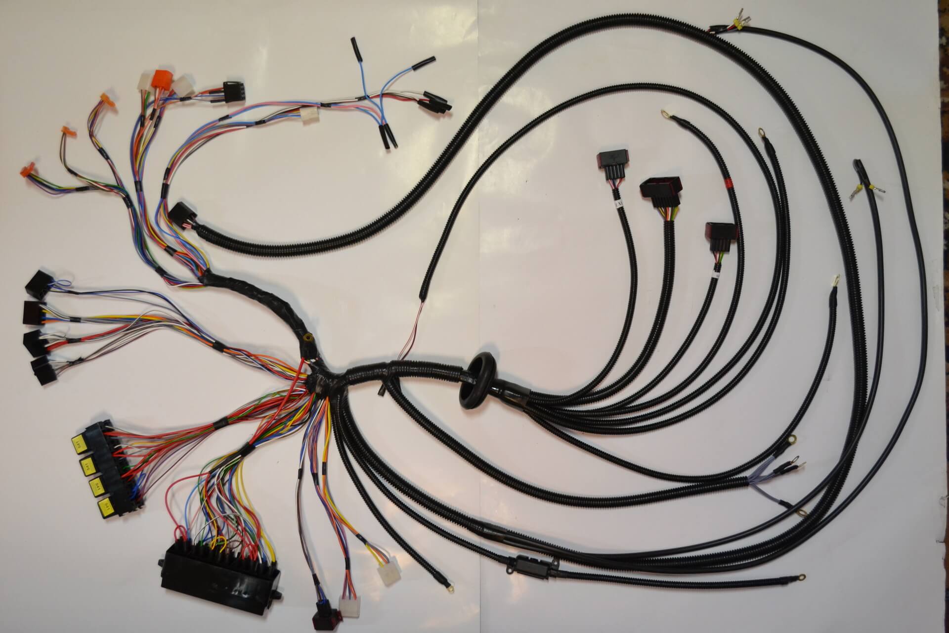Elektryczna instalacja zamienna do ciągnika rolniczego, zgodna z oryginałem
